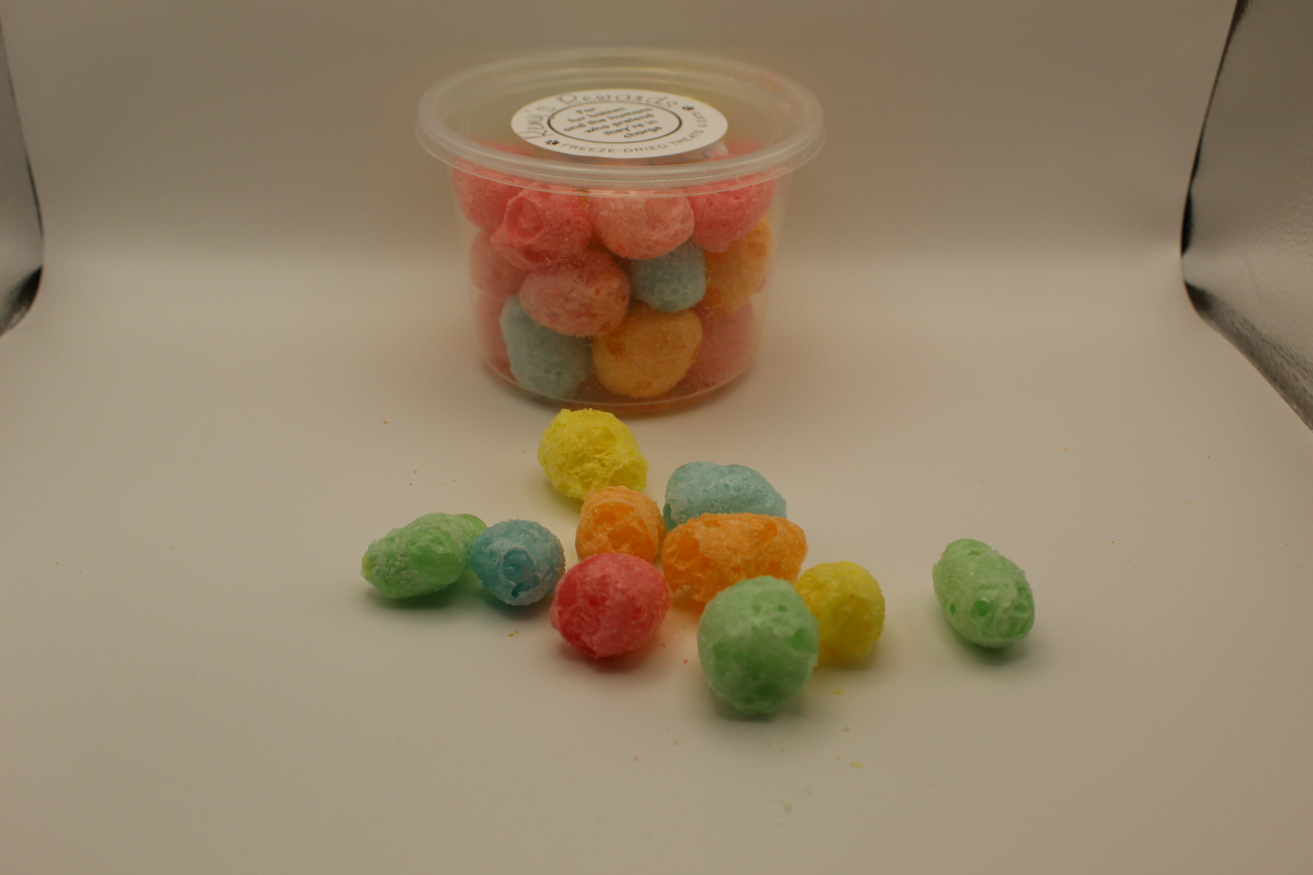 Freeze Dried Sour Worms (Chunks)